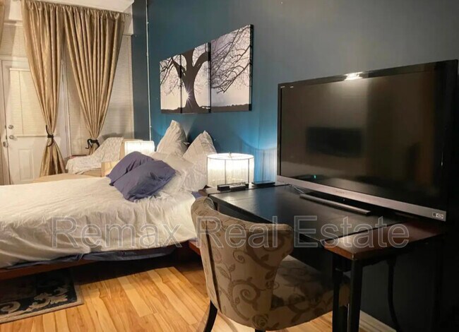 10024 Jasper Ave in Edmonton, AB - Building Photo - Building Photo