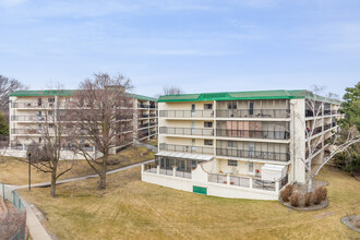 The Greenbriar in Minnetonka, MN - Foto de edificio - Building Photo