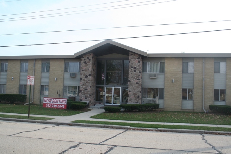 Delwan Apartments in Two Rivers, WI - Building Photo