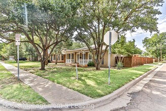 2711 22nd St in Lubbock, TX - Building Photo - Building Photo