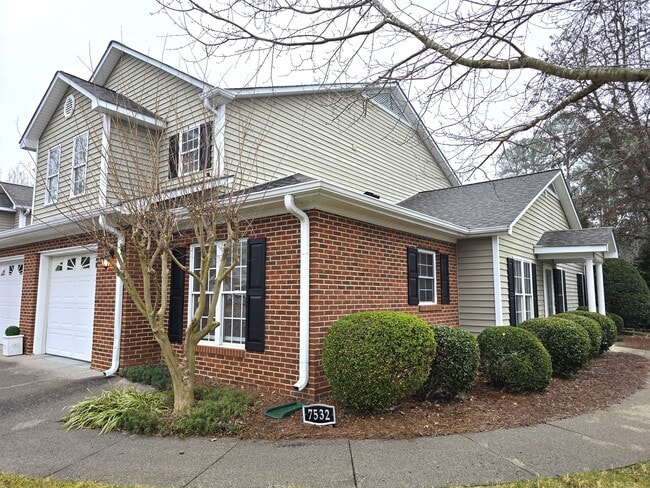 7532 Riverside Ct in Clemmons, NC - Building Photo - Building Photo