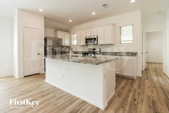 5212 Winding Strm Dr in Rosenberg, TX - Foto de edificio - Building Photo