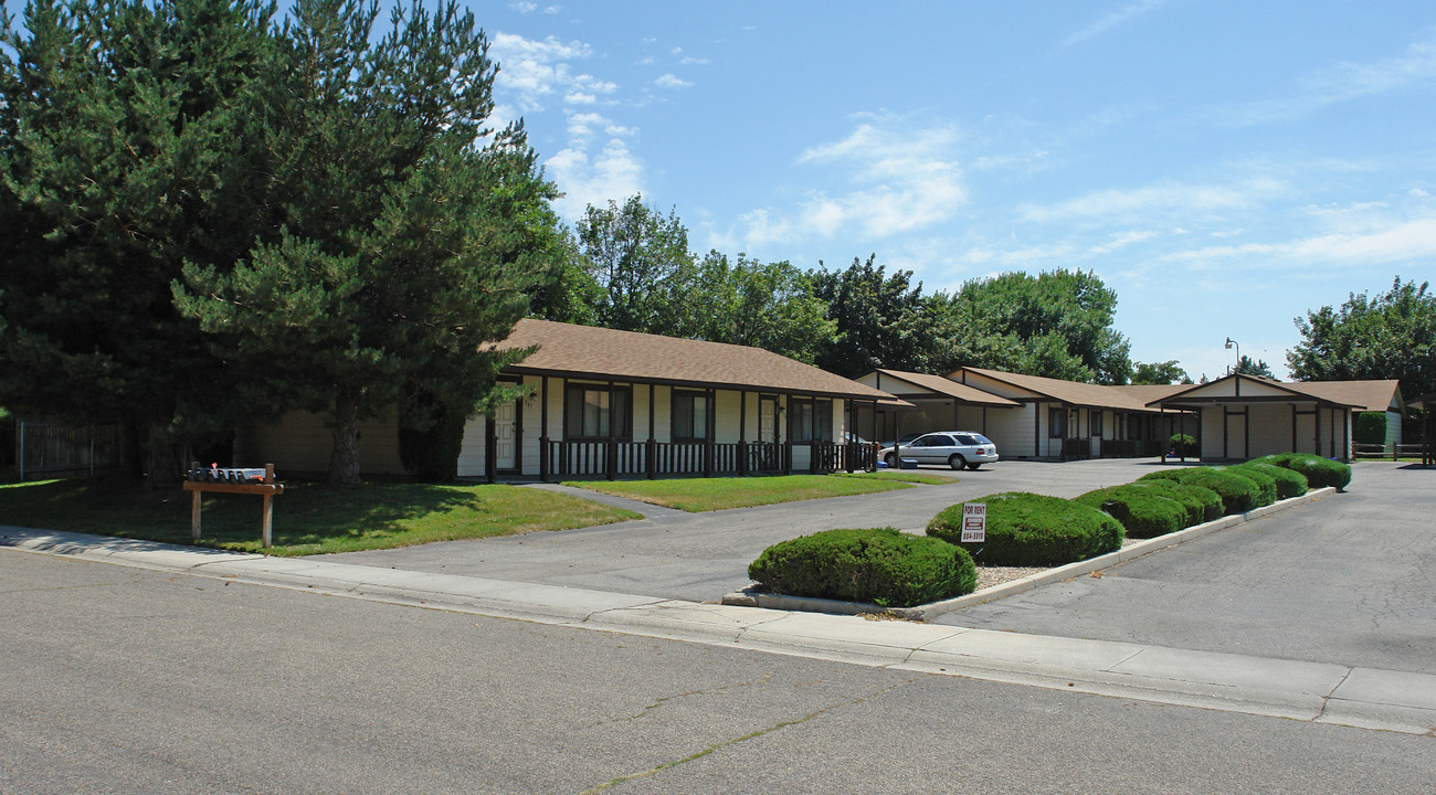 Garfield Square in Boise, ID - Building Photo