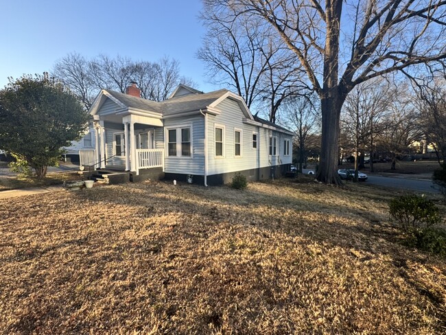 1700 S Tryon St in Charlotte, NC - Foto de edificio - Building Photo