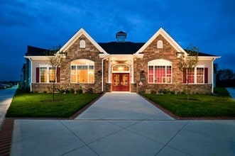Laurel Green Apartments in Mount Laurel, NJ - Foto de edificio - Building Photo