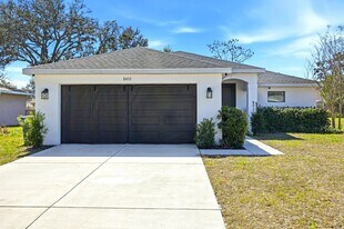8452 Dorsey St in Spring Hill, FL - Building Photo