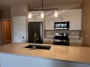 400 S Main Pl in Carol Stream, IL - Building Photo - Building Photo