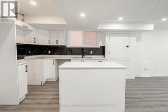53 Ennerdale St in Barrie, ON - Building Photo - Building Photo