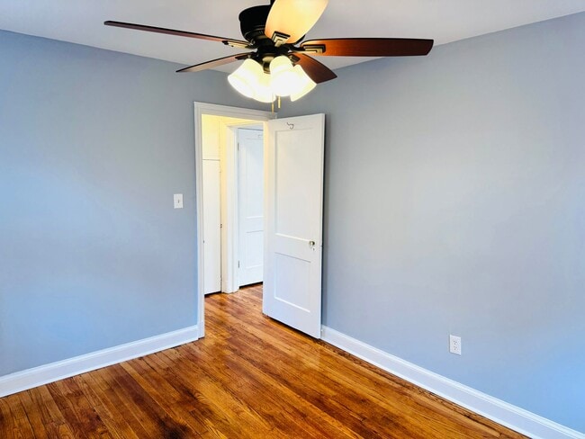 908 Hudson Ave, Unit Apt 3 in Takoma Park, MD - Foto de edificio - Building Photo