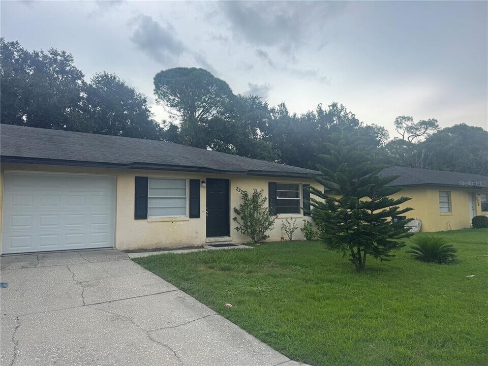 222 Mary Catherine Ct in Lakeland, FL - Building Photo