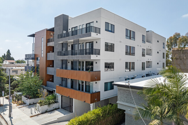 Bentley Apartments in Los Angeles, CA - Building Photo - Primary Photo