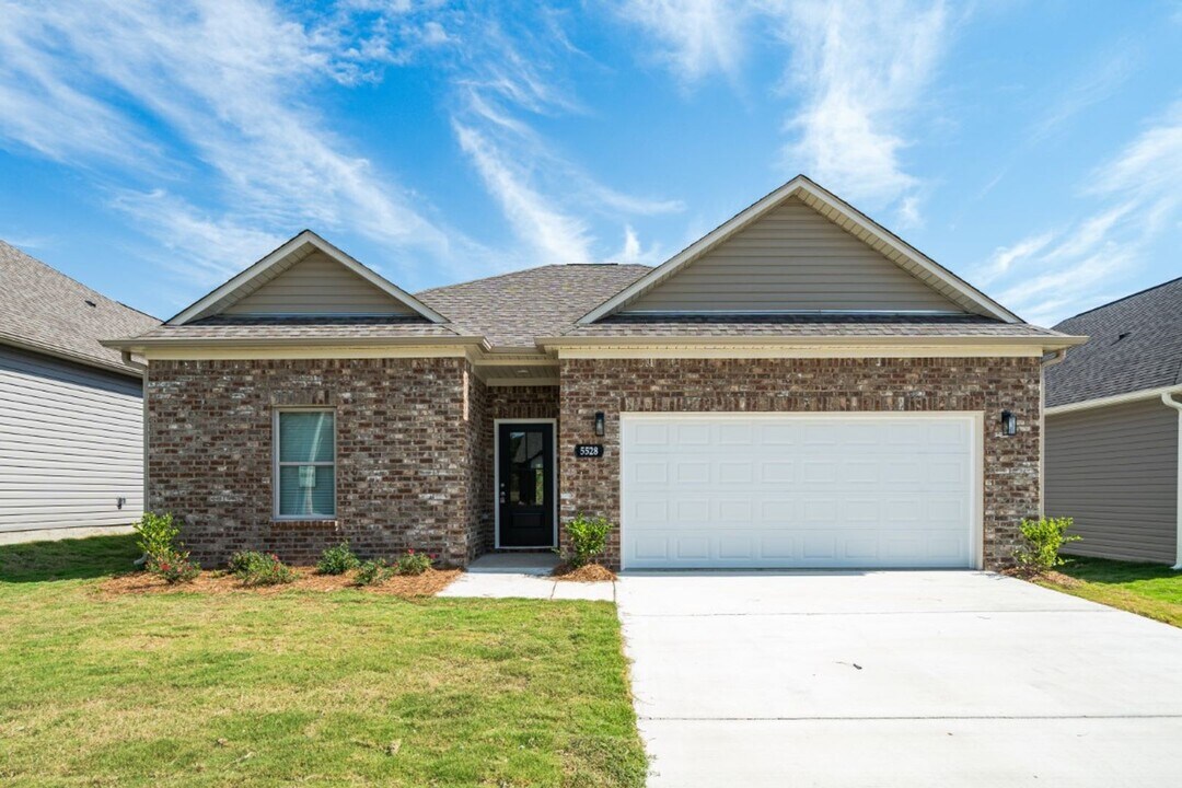 5528 Blue Jay Cir in Helena, AL - Building Photo