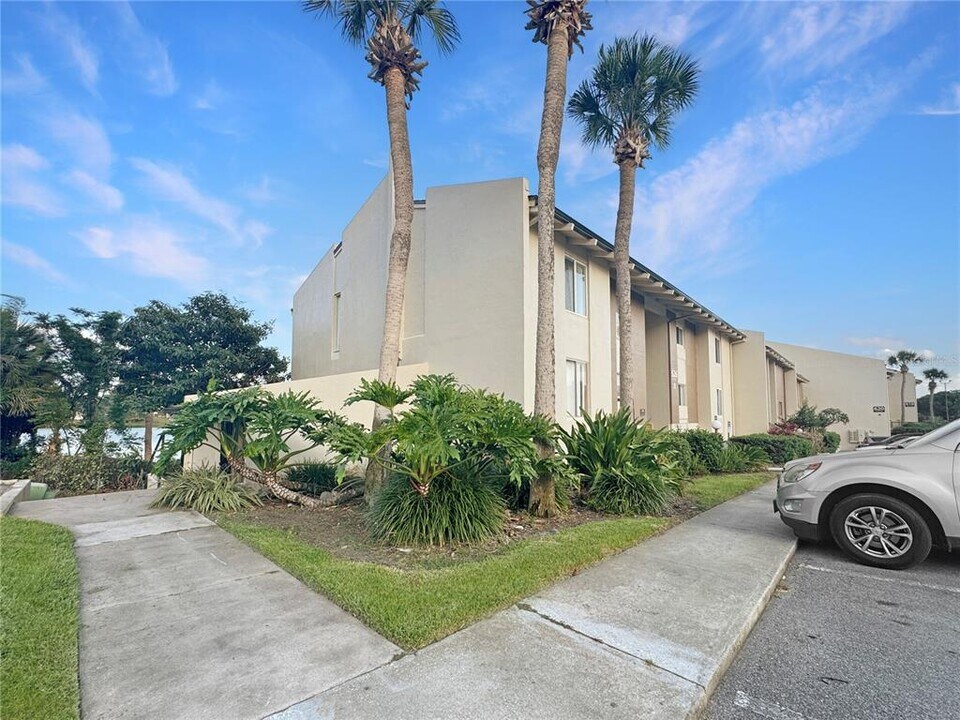 626 Orange Dr in Altamonte Springs, FL - Building Photo