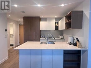 6000-6000 McKay Ave in Burnaby, BC - Building Photo - Building Photo