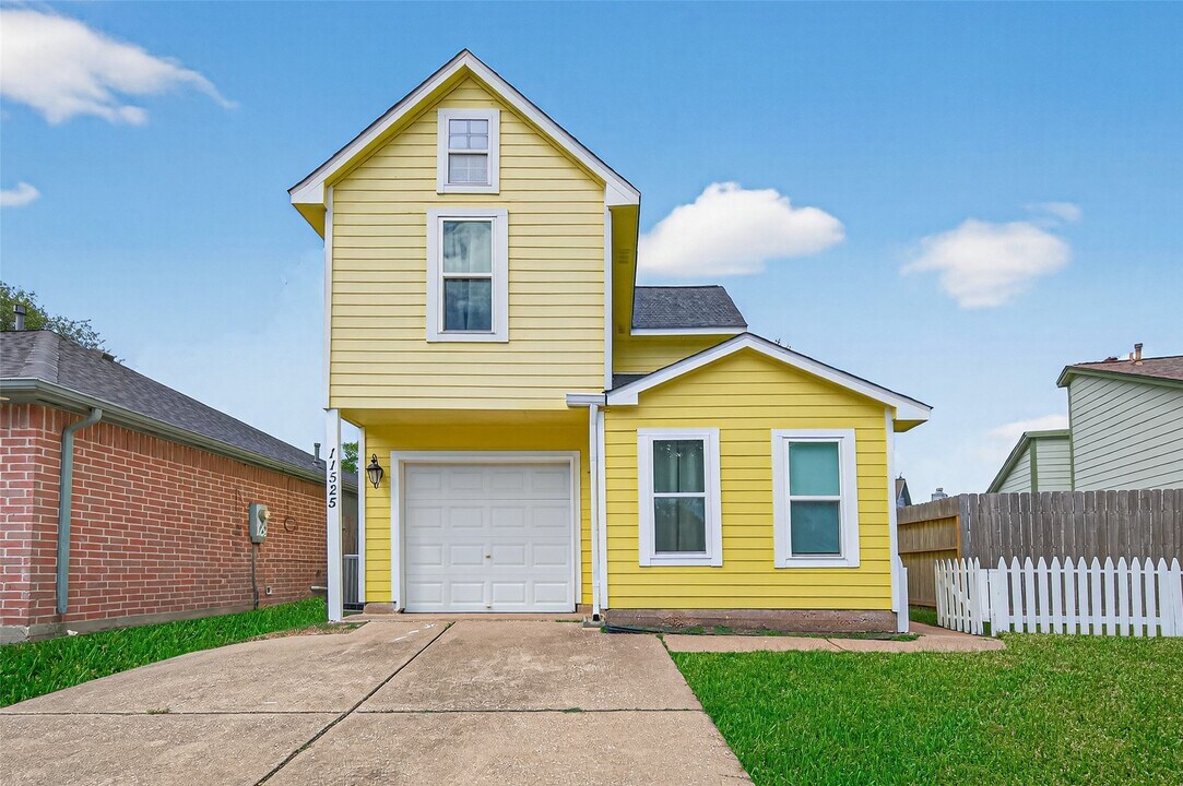 11525 Teaside Dr in Houston, TX - Building Photo