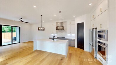 313 E Peterson Dr in Charlotte, NC - Building Photo - Building Photo