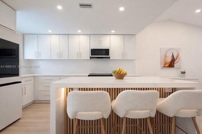 769 Banks Rd in Margate, FL - Building Photo - Building Photo