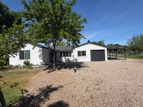 10861 Live Oak Rd in Lodi, CA - Building Photo - Building Photo