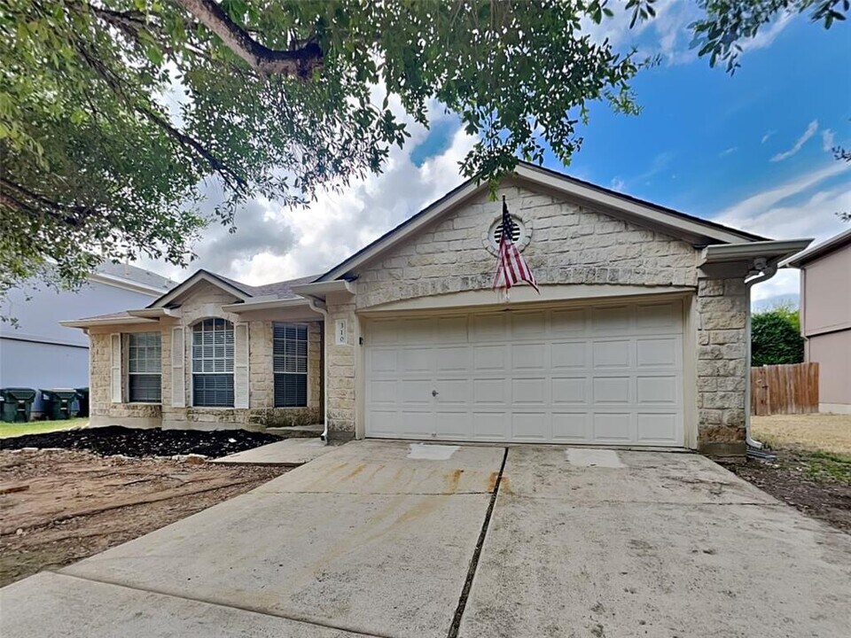 310 Masonwood Dr in Kyle, TX - Building Photo