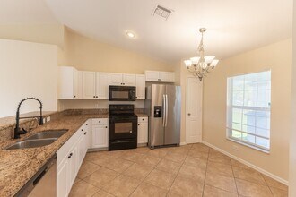 6012 Thrush Ave in Ft. Myers, FL - Building Photo - Building Photo