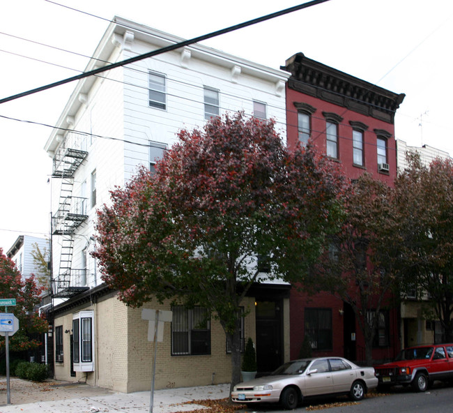 135-137 Brunswick St in Jersey City, NJ - Building Photo - Building Photo