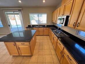 9218 Desert Heat Ave in Las Vegas, NV - Building Photo - Building Photo