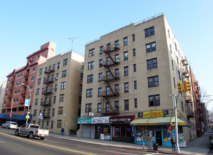 323 E Gun Hill Rd in Bronx, NY - Foto de edificio - Building Photo