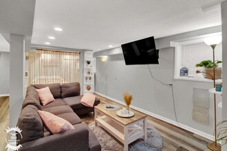 2438 N Maplewood Ave, Unit Garden in Chicago, IL - Building Photo - Building Photo