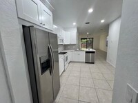 4150 Forest Dr in Weston, FL - Foto de edificio - Building Photo