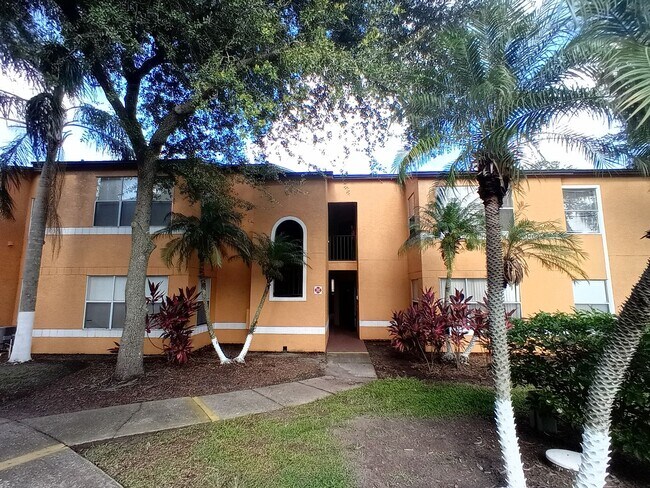 5737 Gatlin Ave in Orlando, FL - Building Photo - Building Photo