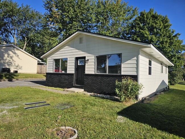 309 E Mayfair Ln in Hartford City, IN - Building Photo - Building Photo