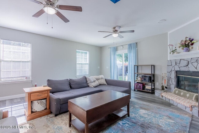 1358 Hollyhock Cir in Jacksonville, FL - Building Photo - Building Photo