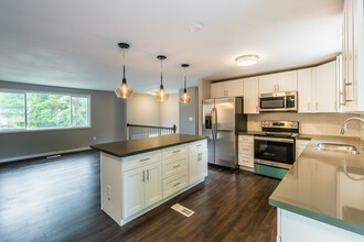 105 S 357th St in Federal Way, WA - Building Photo - Building Photo