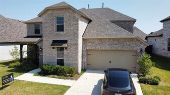 9508 Boulder Point Rd, Unit 606 in Oak Point, TX - Building Photo