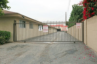 Vista Tierra Apartment Homes in Anaheim, CA - Foto de edificio - Building Photo