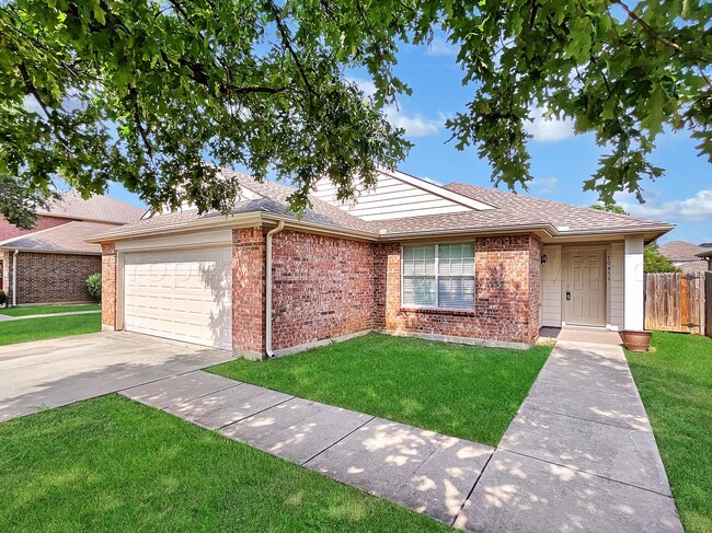 10856 Braemoor Dr in Haslet, TX - Foto de edificio - Building Photo