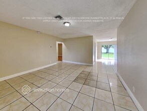 127 Dove Cir in Royal Palm Beach, FL - Building Photo - Building Photo