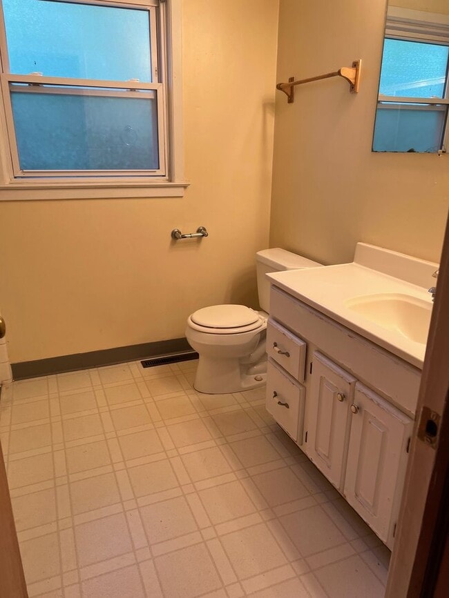 1562 Jones Dr in Ann Arbor, MI - Building Photo - Building Photo