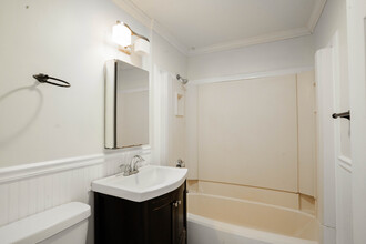 169 Tremont St, Unit 1 in Newton, MA - Building Photo - Building Photo