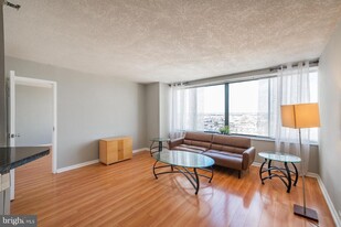 2001 Hamilton St in Philadelphia, PA - Building Photo