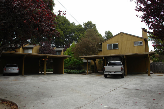 126 Lloyd Ct in Aptos, CA - Foto de edificio - Building Photo