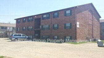 345 Elmwood Dr in Radcliff, KY - Building Photo