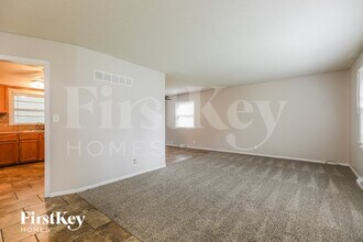 8313 E 85th Terrace in Raytown, MO - Foto de edificio - Building Photo