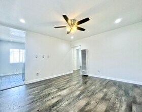 4839 W 17th St in Los Angeles, CA - Building Photo - Building Photo
