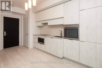 8 Eglinton Ave E in Toronto, ON - Building Photo - Building Photo