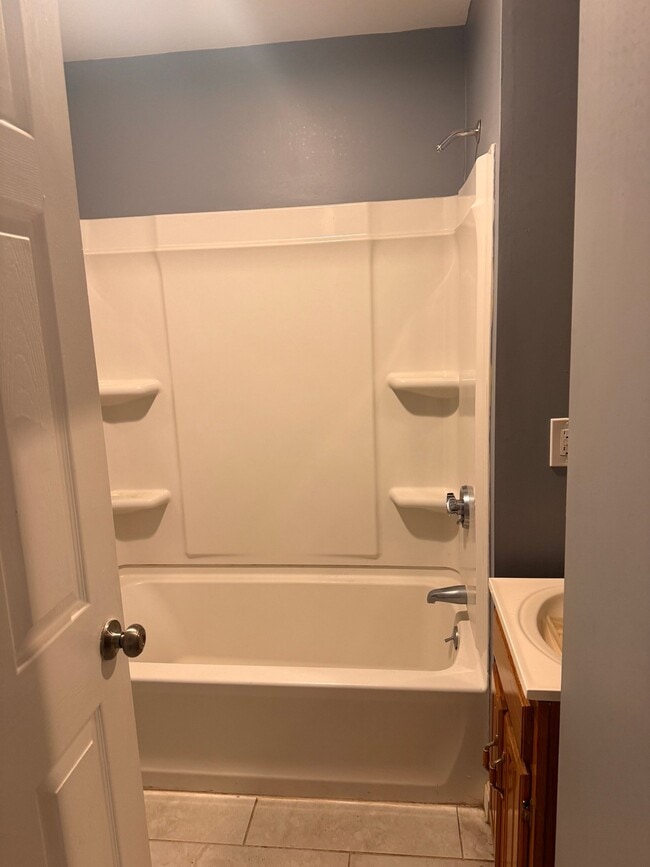 146 Chandler St, Unit Unit 7 in Worcester, MA - Building Photo - Building Photo