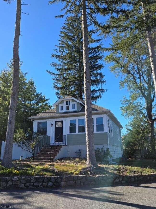 100 N Bertrand Rd in Mount Arlington, NJ - Building Photo - Building Photo