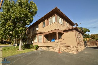 310 E Alvarado St in Pomona, CA - Foto de edificio - Building Photo