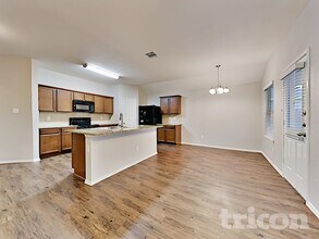 3025 Iris Dr in Lancaster, TX - Building Photo - Building Photo