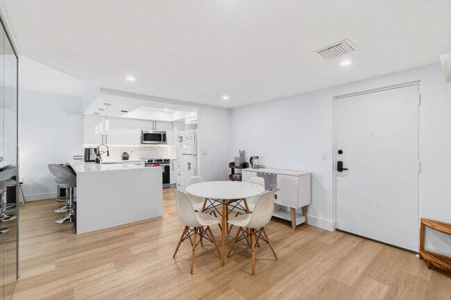 50 SW 3rd Ave in Boca Raton, FL - Foto de edificio - Building Photo